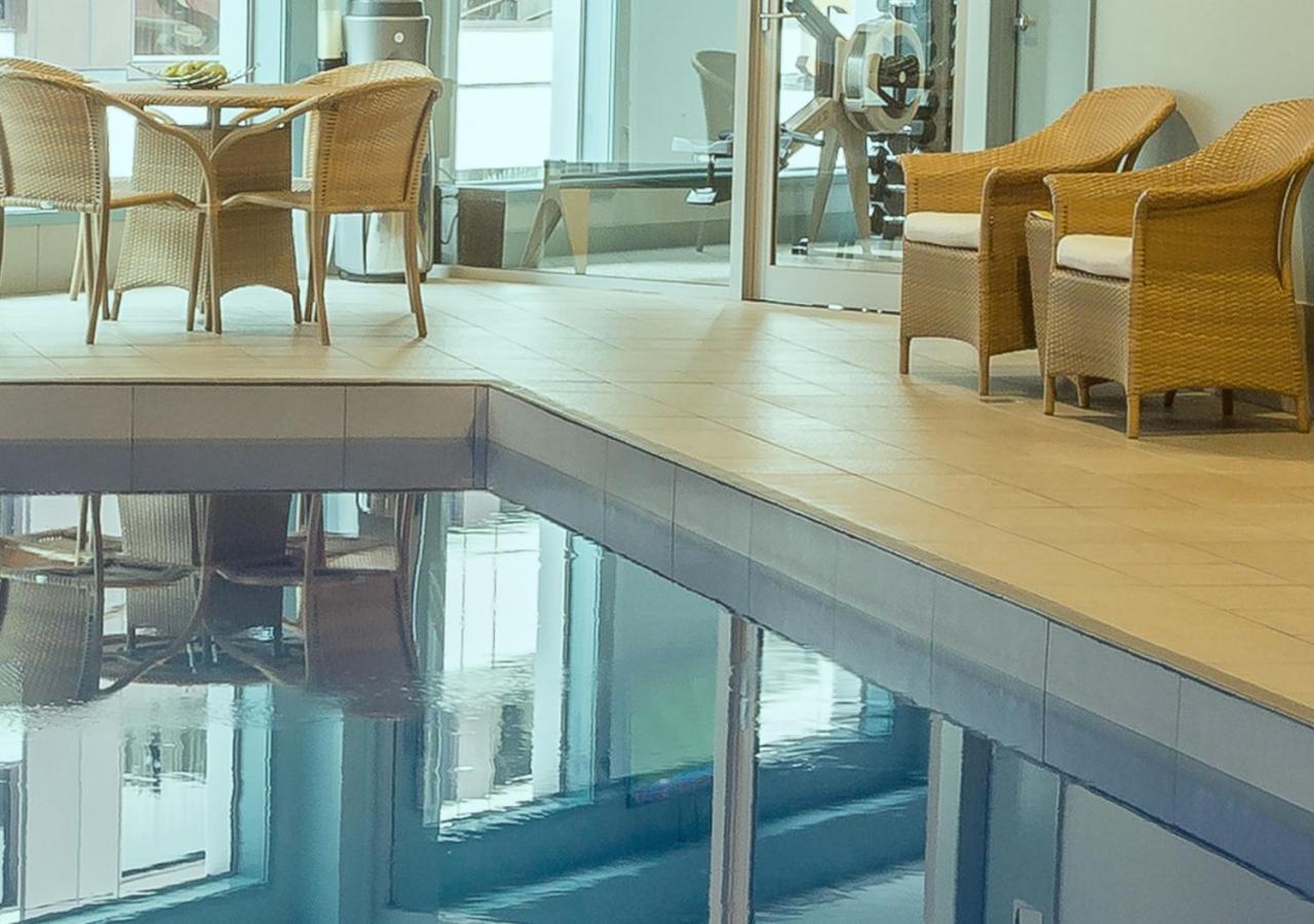 Bolton Hotel Wellington Exterior foto Laminated glass floor