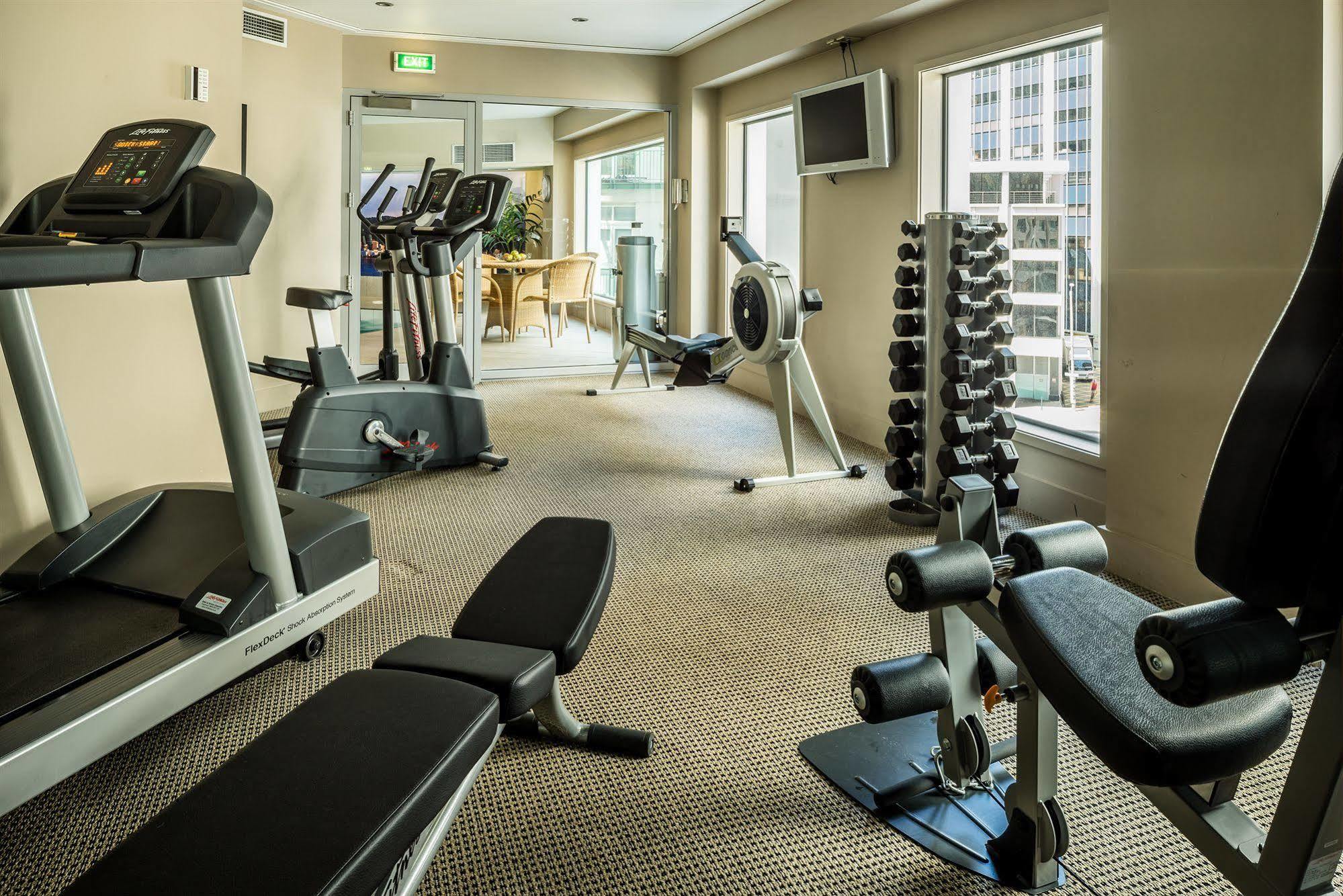 Bolton Hotel Wellington Exterior foto A gym at a hotel